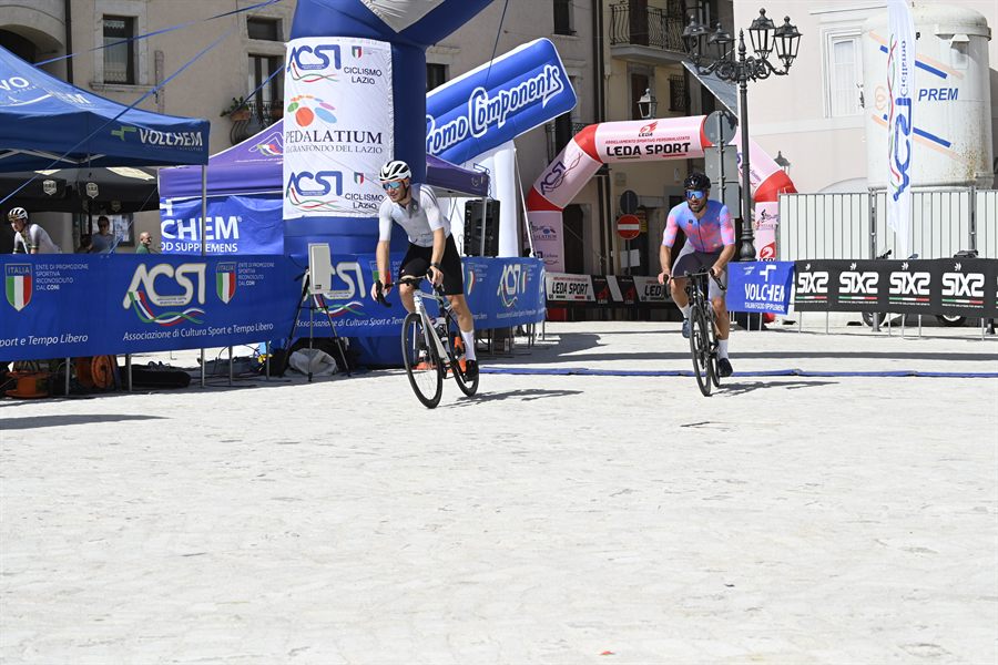 L'arrivo in piazza a Leonessa
